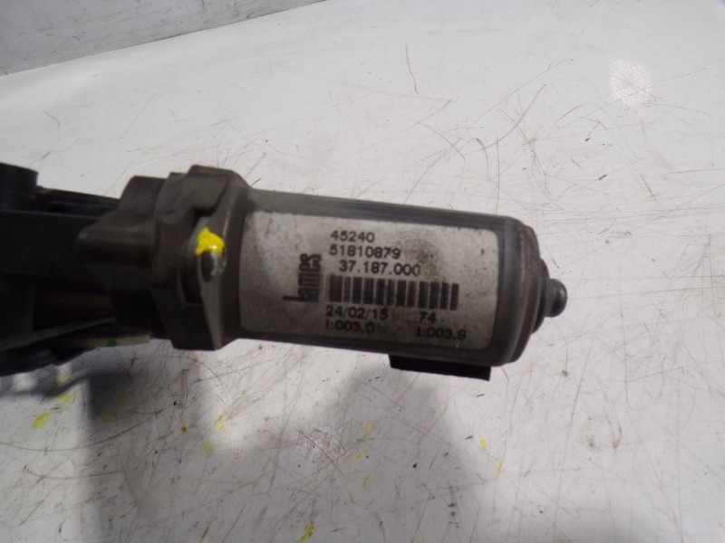 Recambio de elevalunas delantero derecho para opel combo d 1.3 16v cdti referencia OEM IAM 95509364 51810879 45240