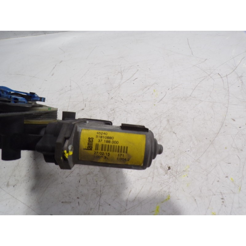 Recambio de elevalunas delantero izquierdo para opel combo d 1.3 16v cdti referencia OEM IAM 95509365 51810880 45240