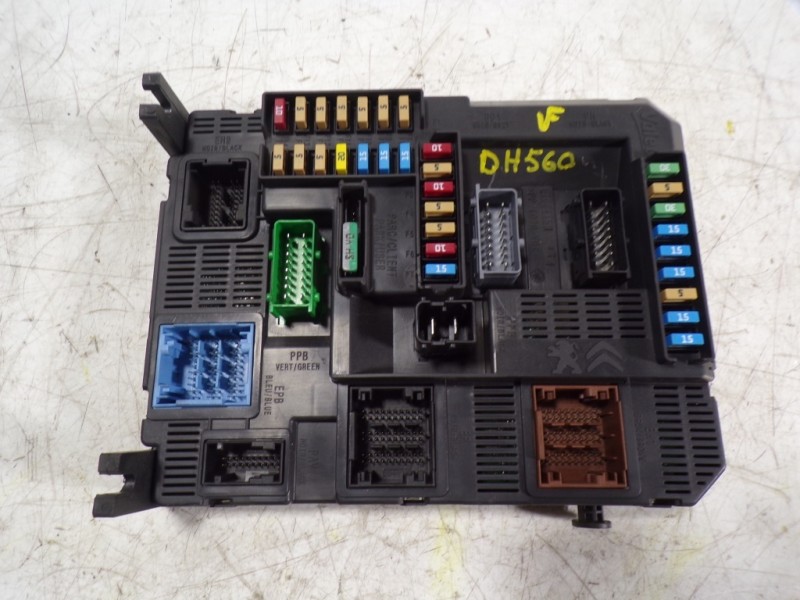 Recambio de caja reles / fusibles para citroën c4 cactus 1.2 12v vti referencia OEM IAM 1612139080 9807531680 