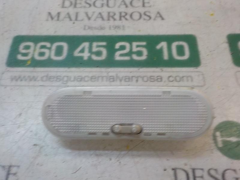 Recambio de piloto interior para dacia duster basis 4x2 referencia OEM IAM 8200074362  