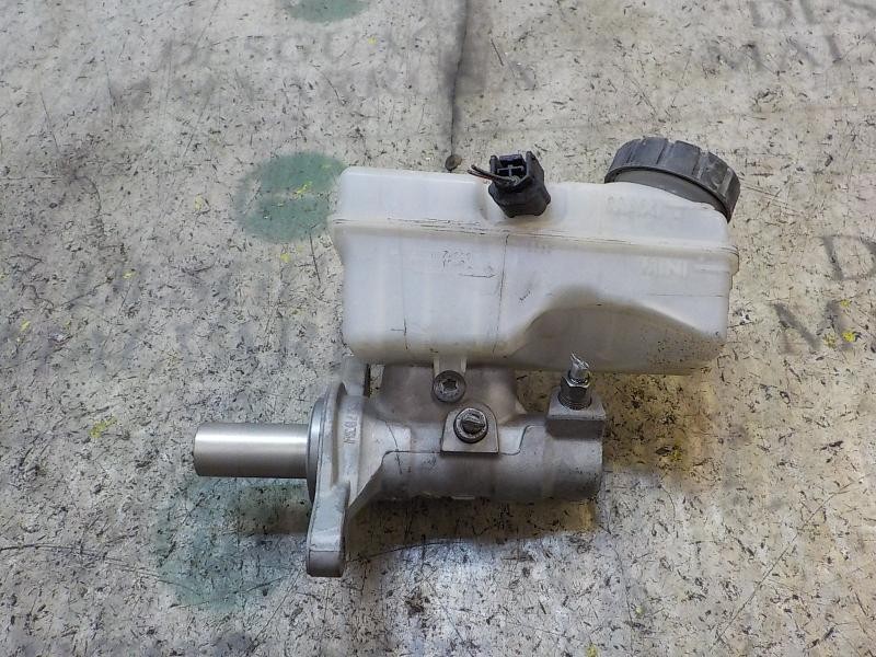 Recambio de bomba freno para dacia duster 1.5 dci diesel fap cat referencia OEM IAM 460112629R  