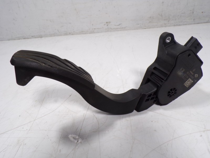Recambio de potenciometro pedal para dacia sandero 0.9 tce referencia OEM IAM  180100912R 