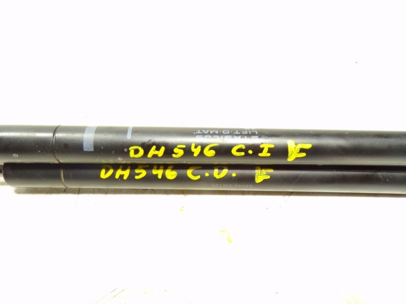 Recambio de amortiguador capot para lexus is200 (ds2/is2) 2.2 d-cat referencia OEM IAM 534400W101 534500W081 