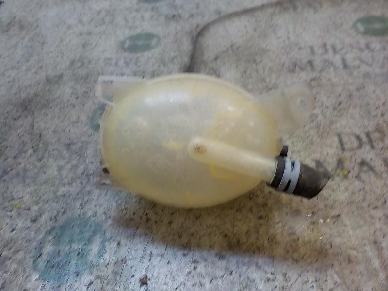 Recambio de deposito expansion para dacia duster 1.5 dci diesel fap cat referencia OEM IAM 217104354R  