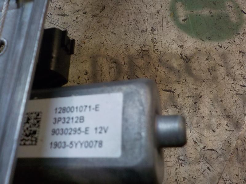 Recambio de elevalunas delantero derecho para dacia duster 1.5 dci diesel fap cat referencia OEM IAM 807206838R  