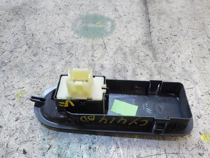 Recambio de mando elevalunas delantero derecho para dacia duster 1.5 dci diesel fap cat referencia OEM IAM 254217475R  