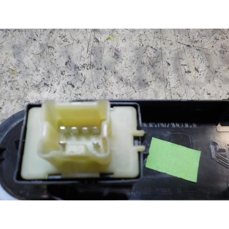 Recambio de mando elevalunas delantero derecho para dacia duster 1.5 dci diesel fap cat referencia OEM IAM 254217475R  