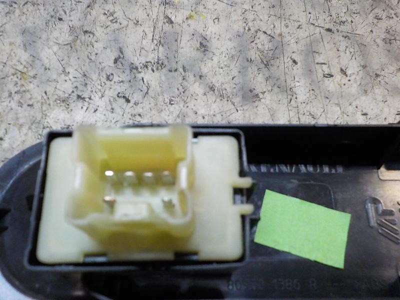 Recambio de mando elevalunas delantero derecho para dacia duster 1.5 dci diesel fap cat referencia OEM IAM 254217475R  