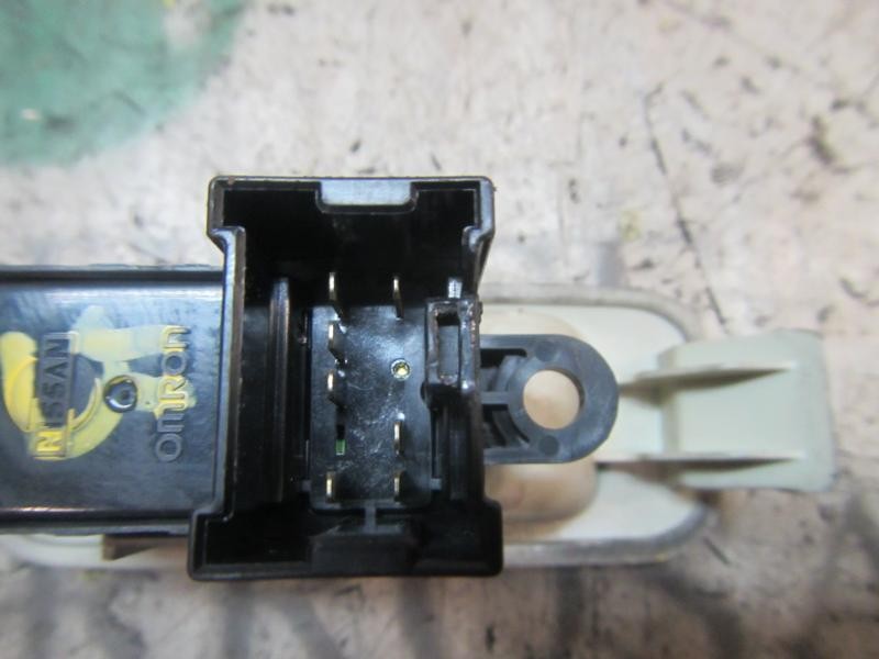 Recambio de mando elevalunas delantero derecho para nissan primera berlina (p12) acenta referencia OEM IAM 25411AV600  