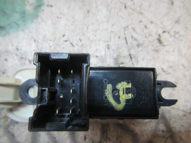 Recambio de mando elevalunas trasero derecho para nissan primera berlina (p12) acenta referencia OEM IAM 25411AV600  