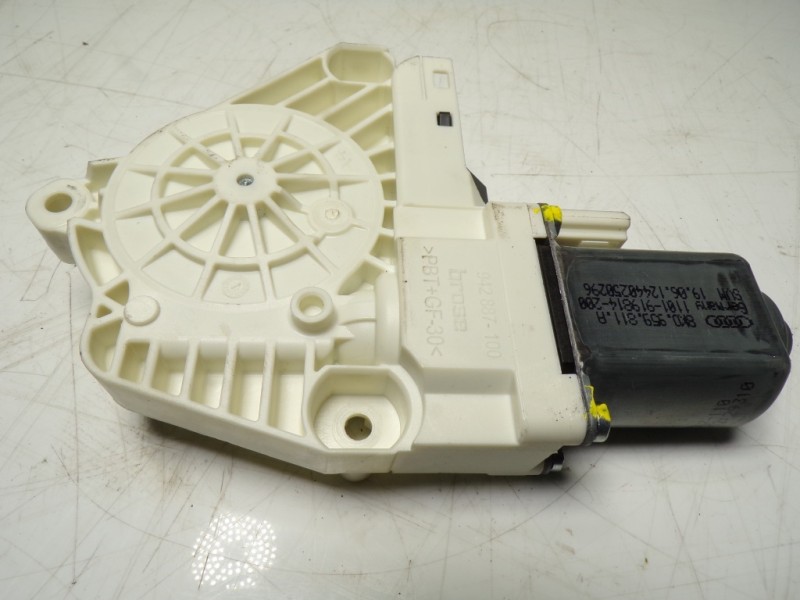 Recambio de motor elevalunas trasero izquierdo para audi a4 ber. (b8) 2.0 16v tdi referencia OEM IAM 8K0959811A 8K0959811A 12440