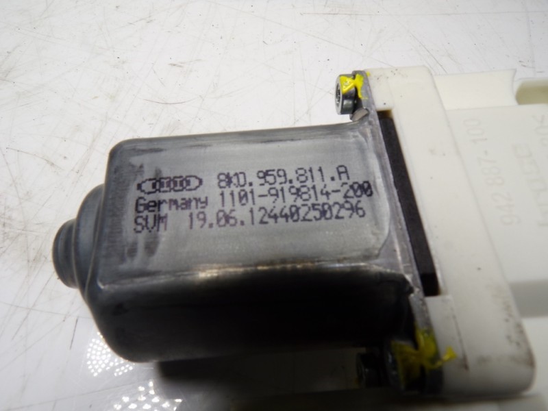 Recambio de motor elevalunas trasero izquierdo para audi a4 ber. (b8) 2.0 16v tdi referencia OEM IAM 8K0959811A 8K0959811A 12440