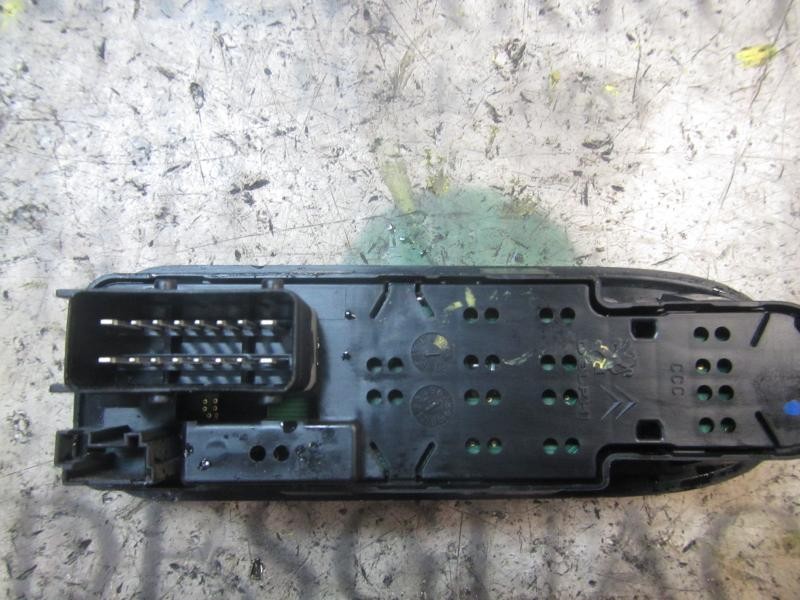 Recambio de mando elevalunas delantero izquierdo para citroën c3 business referencia OEM IAM 6490CE  