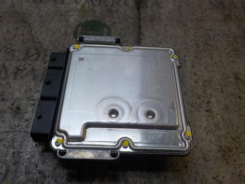 Recambio de centralita motor uce para renault clio iv technofeel referencia OEM IAM   