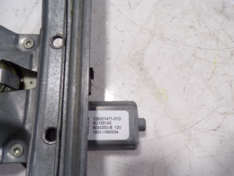 Recambio de elevalunas trasero derecho para renault captur 0.9 tce referencia OEM IAM 827009380R 12800147101D SU165140