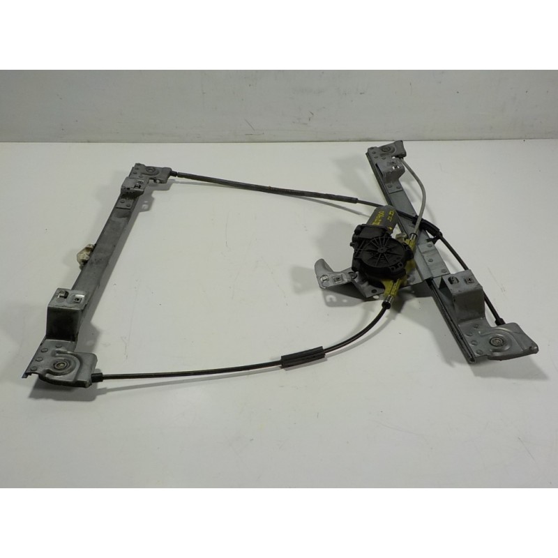 Recambio de elevalunas delantero derecho para renault kangoo 1.5 dci diesel fap referencia OEM IAM 807207012R 402086A 0105130020