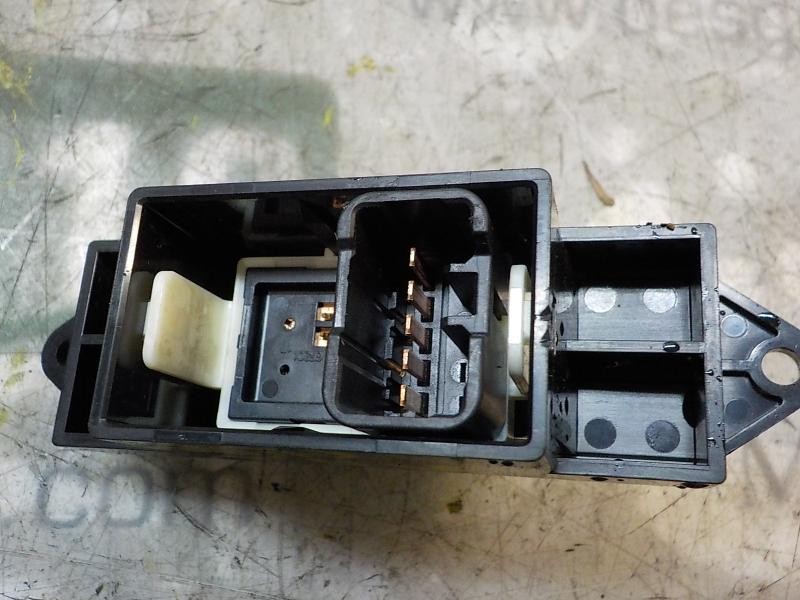 Recambio de mando elevalunas trasero derecho para citroën c-zero seduction referencia OEM IAM  587944 587944