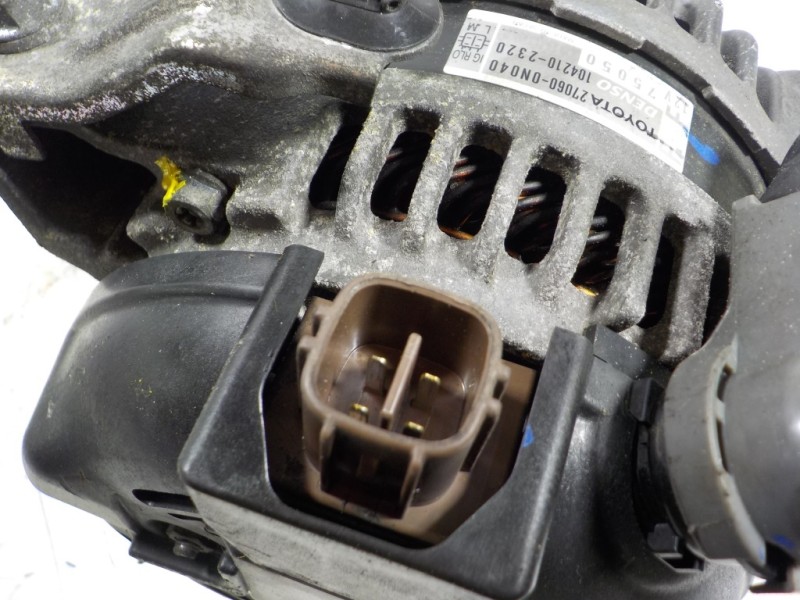 Recambio de alternador para toyota auris 1.4 turbodiesel cat referencia OEM IAM  270600N040 