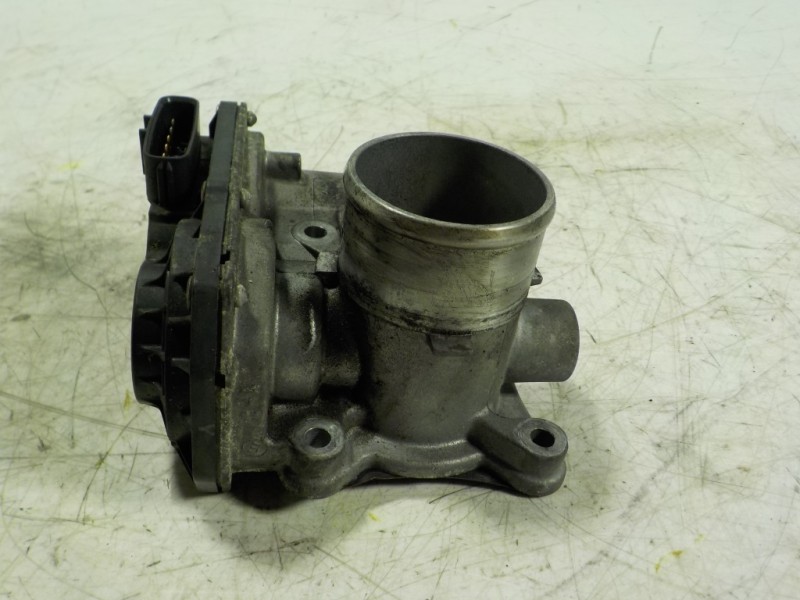 Recambio de caja mariposa para toyota auris 1.4 turbodiesel cat referencia OEM IAM  261000N030 