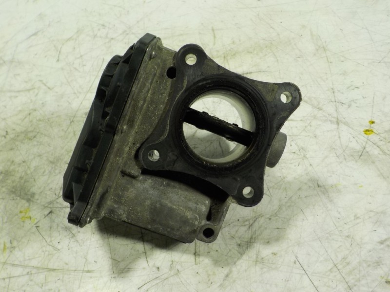 Recambio de caja mariposa para toyota auris 1.4 turbodiesel cat referencia OEM IAM  261000N030 