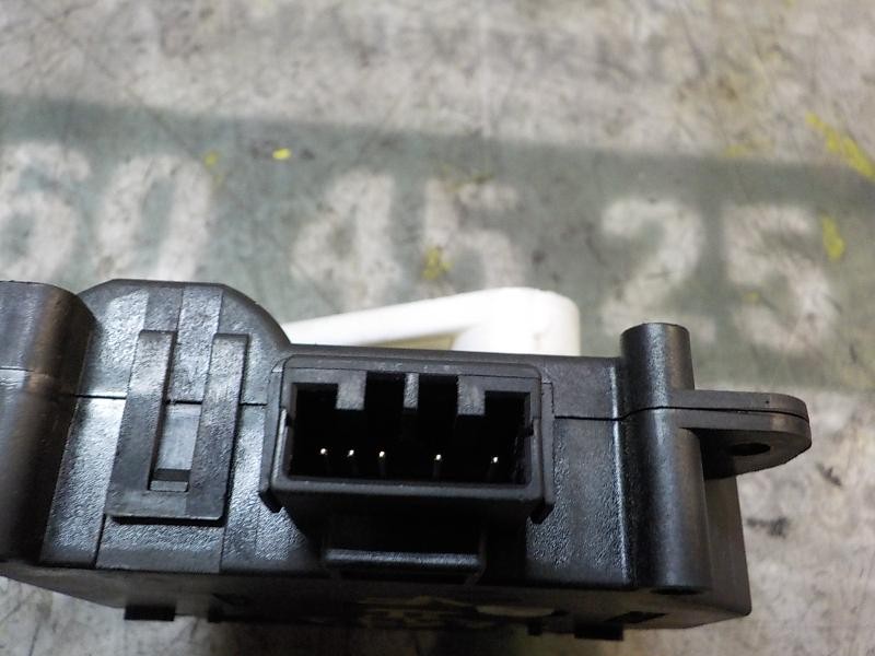 Recambio de motor apertura trampillas climatizador para citroën c-zero seduction referencia OEM IAM  1138002330 