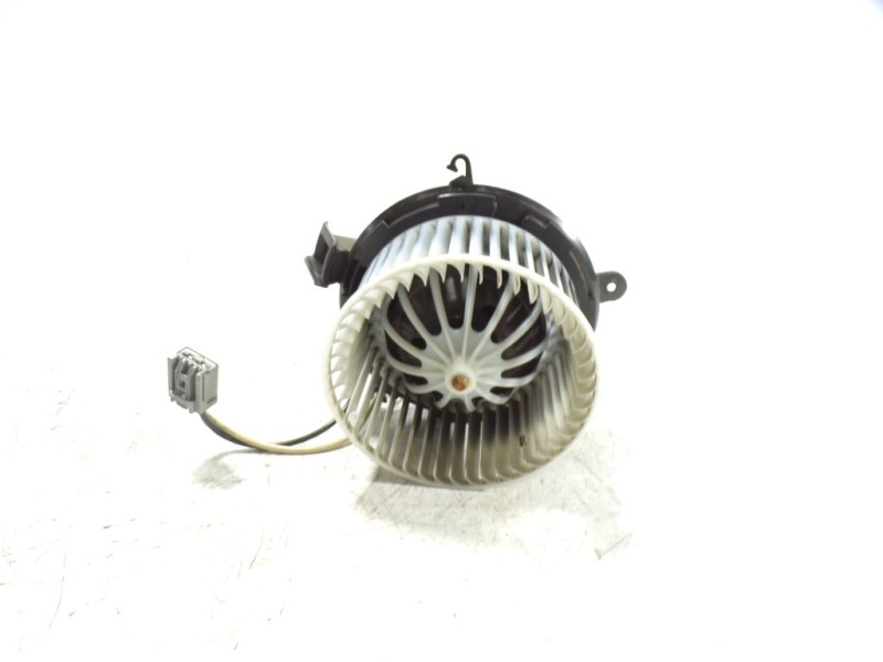 Recambio de motor calefaccion para opel astra j lim. 1.6 cdti dpf referencia OEM IAM 13276230  