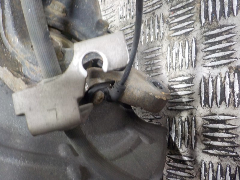 Recambio de puente trasero para opel astra j lim. 1.6 cdti dpf referencia OEM IAM 13417400  