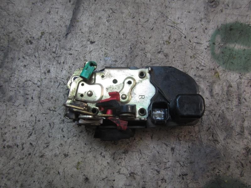 Recambio de cerradura puerta trasera derecha para chrysler jeep cherokee (kj) 2.4 cat referencia OEM IAM 55177044AE  