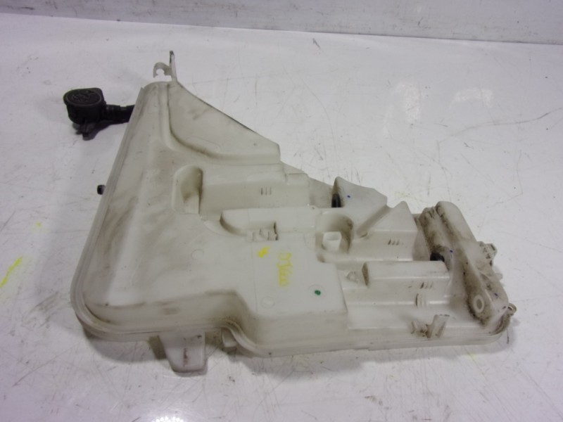 Recambio de deposito limpia para bmw serie 1 lim. (f20) 118i referencia OEM IAM 61667241676  