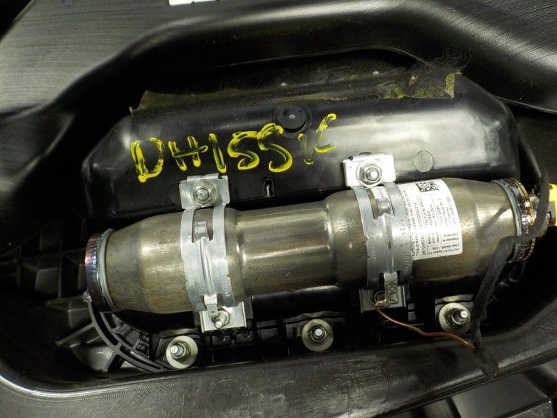 Recambio de salpicadero para opel astra j lim. 1.6 cdti dpf referencia OEM IAM 13301067  