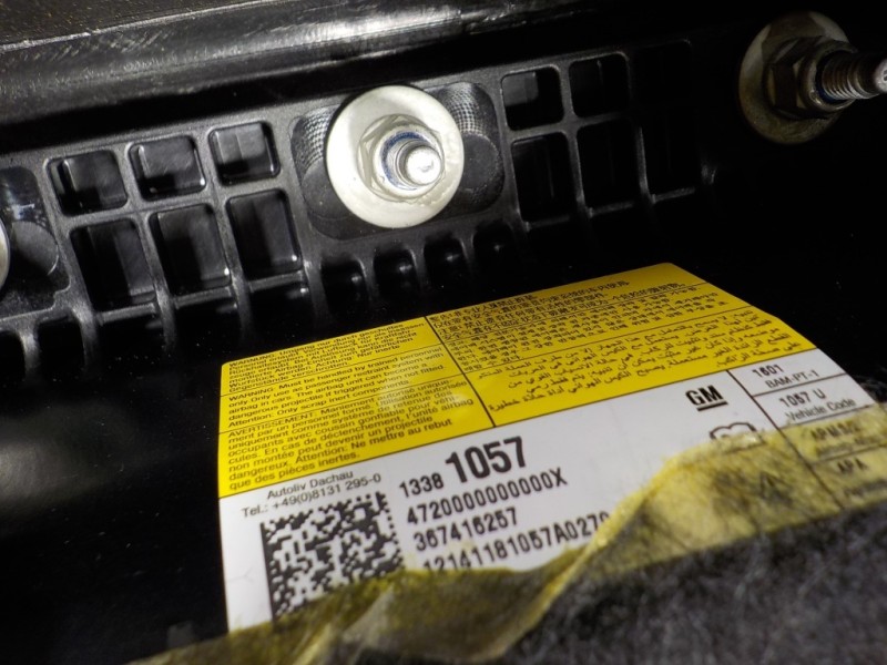 Recambio de salpicadero para opel astra j lim. 1.6 cdti dpf referencia OEM IAM 13301067  