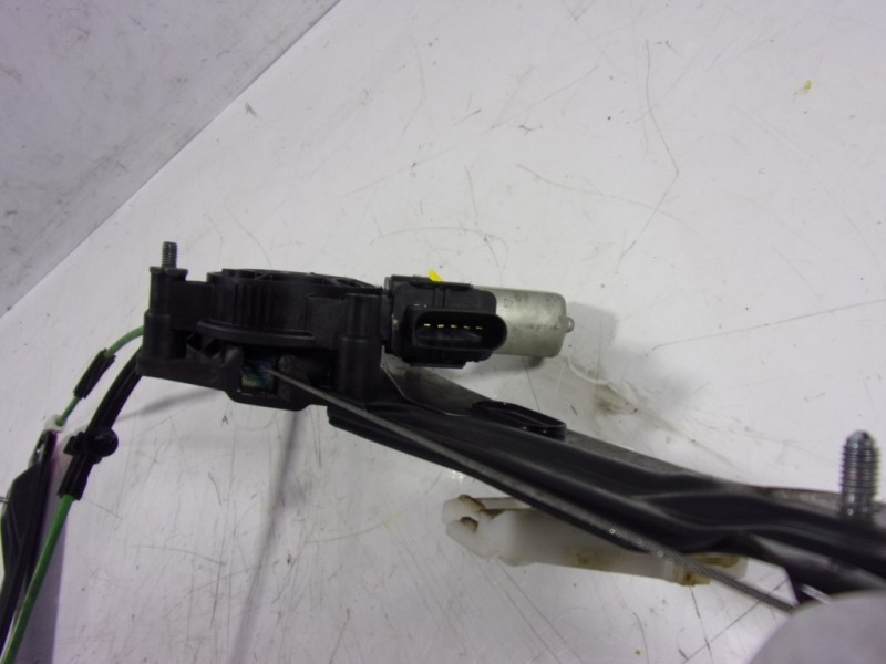 Recambio de elevalunas delantero izquierdo para bmw serie 1 lim. (f20) 118i referencia OEM IAM 51337281881  