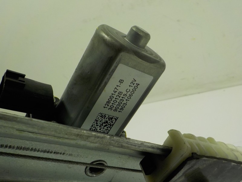 Recambio de elevalunas delantero derecho para renault trafic furgón 2.0 dci diesel energy referencia OEM IAM 807207538R 80720753