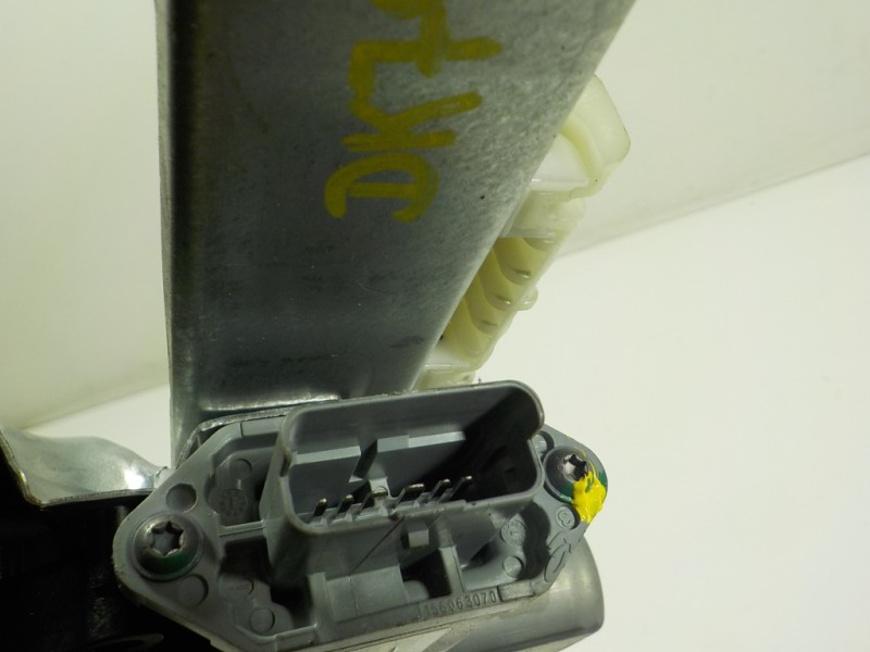 Recambio de elevalunas delantero izquierdo para renault trafic furgón 2.0 dci diesel energy referencia OEM IAM 807216280R 807216