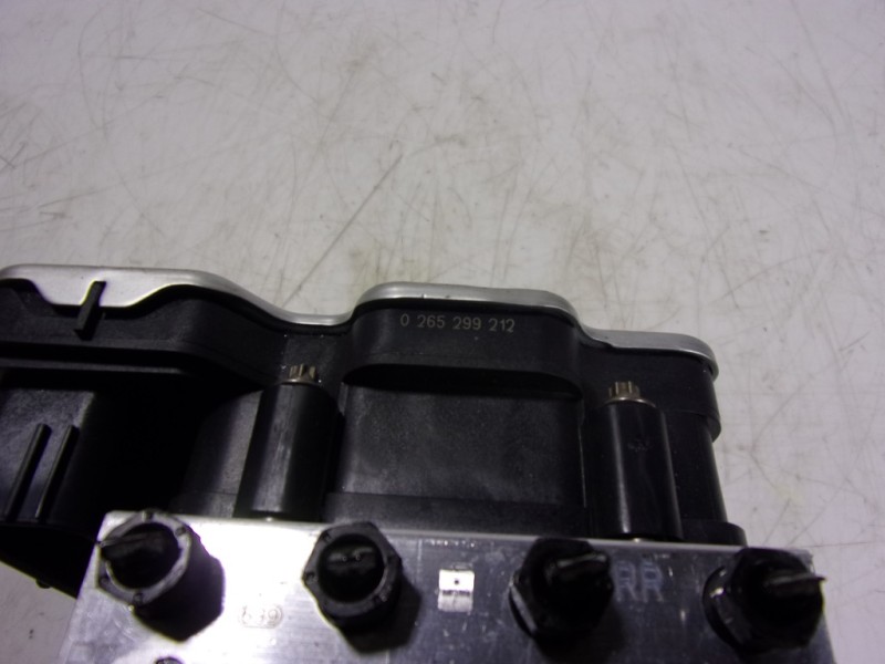 Recambio de abs para toyota yaris 1.5 vvti hev referencia OEM IAM  0265299212 