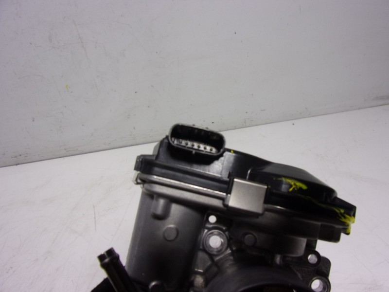 Recambio de caja mariposa para toyota yaris 1.5 vvti hev referencia OEM IAM  22030F3030 