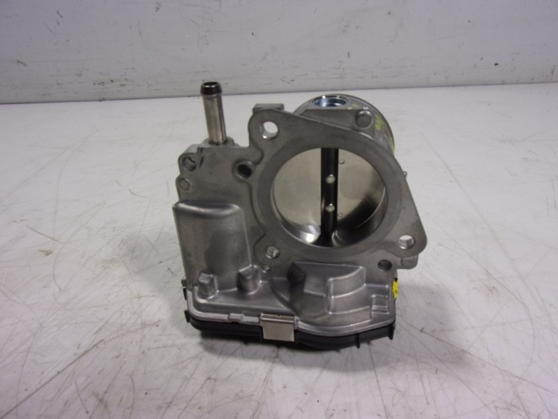 Recambio de caja mariposa para toyota yaris 1.5 vvti hev referencia OEM IAM  22030F3030 