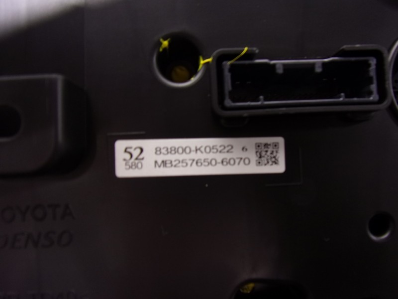 Recambio de cuadro instrumentos para toyota yaris 1.5 vvti hev referencia OEM IAM  83800K0522 