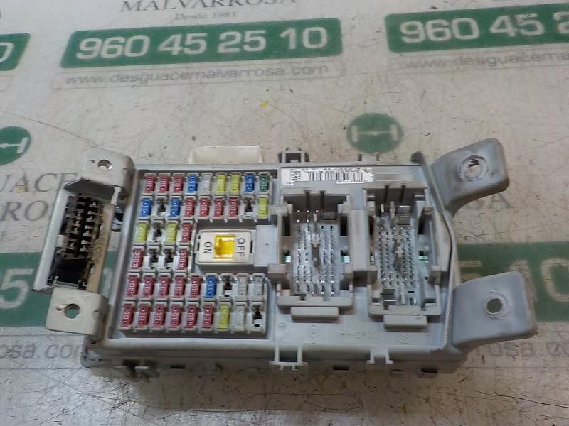 Recambio de caja reles / fusibles para hyundai i20 klass referencia OEM IAM 91950C8520 91950C8520 