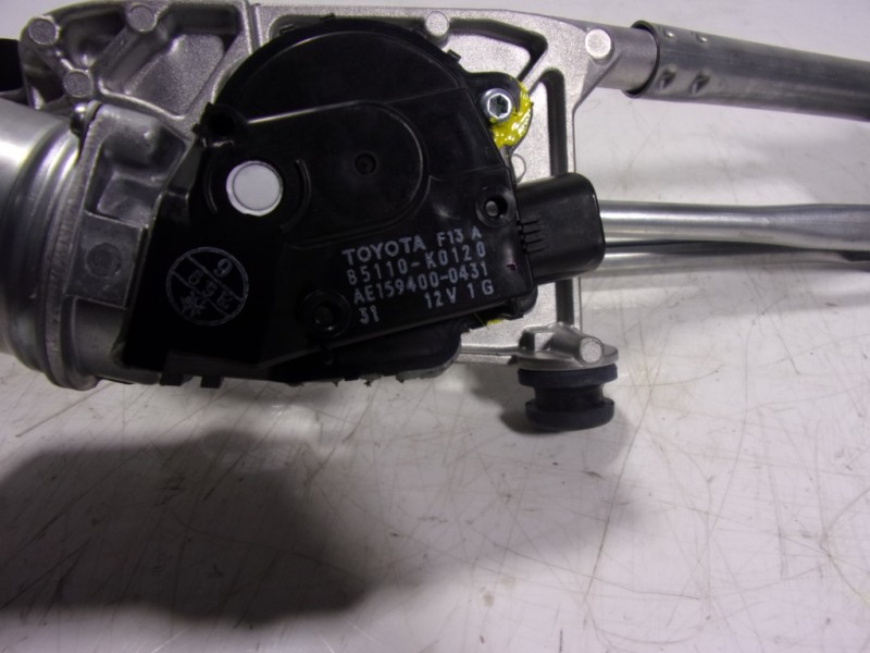 Recambio de motor limpia delantero para toyota yaris 1.5 vvti hev referencia OEM IAM  85110K0120 