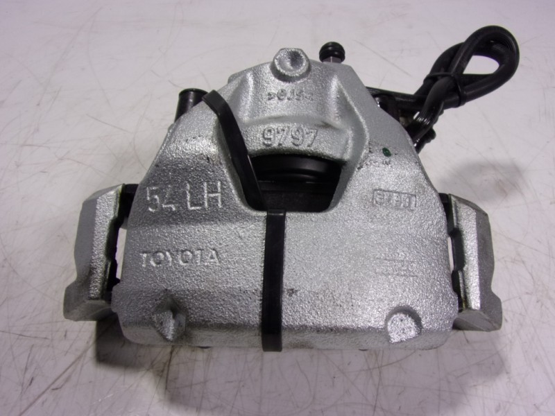 Recambio de pinza freno delantera izquierda para toyota yaris 1.5 vvti hev referencia OEM IAM   