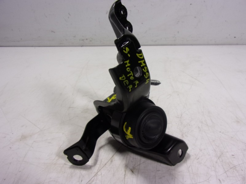 Recambio de soporte motor derecho para toyota yaris 1.5 vvti hev referencia OEM IAM   