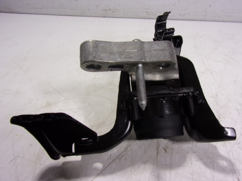 Recambio de soporte motor derecho para toyota yaris 1.5 vvti hev referencia OEM IAM   