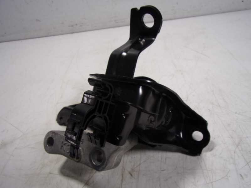 Recambio de soporte motor derecho para toyota yaris 1.5 vvti hev referencia OEM IAM   