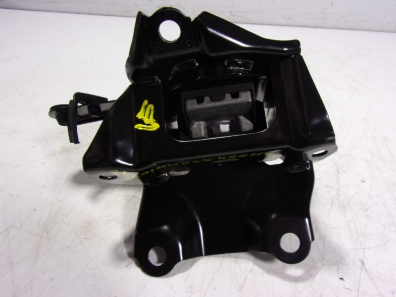 Recambio de soporte motor izquierdo para toyota yaris 1.5 vvti hev referencia OEM IAM   
