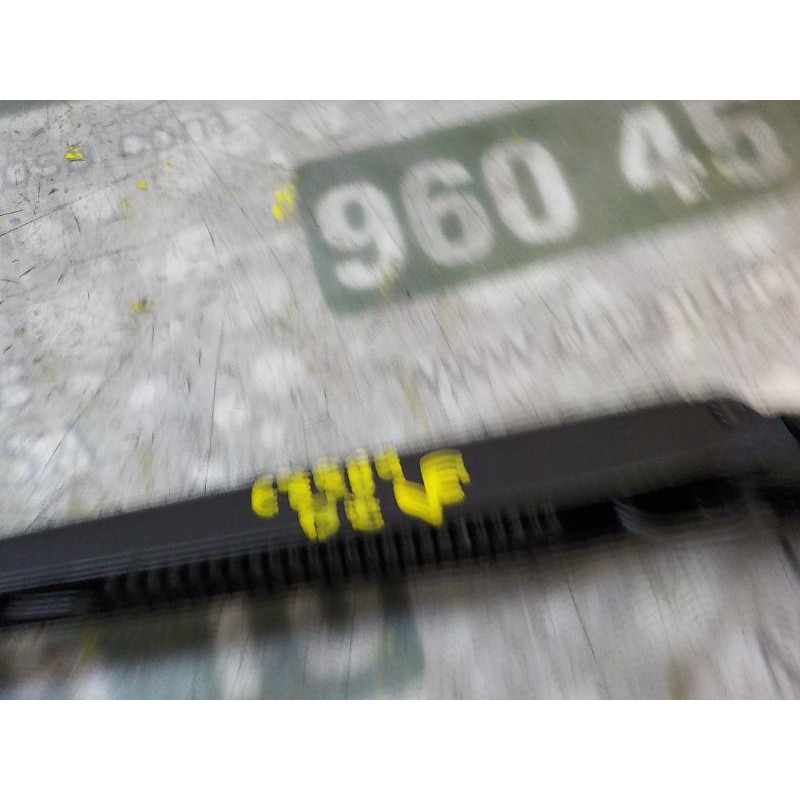 Recambio de brazo limpia delantero izquierdo para renault scenic iii 1.5 dci diesel fap referencia OEM IAM 288818592R  