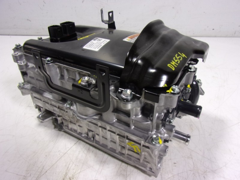 Recambio de convertidor de voltaje para toyota yaris 1.5 vvti hev referencia OEM IAM  G920052320 