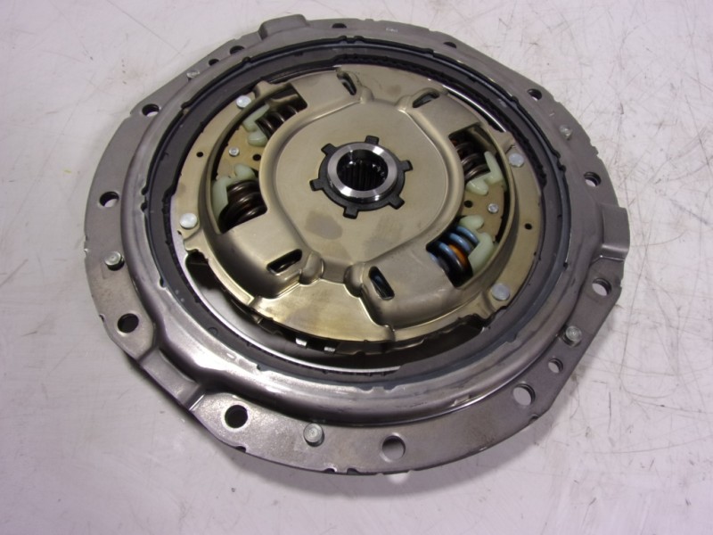 Recambio de kit embrague para toyota yaris 1.5 vvti hev referencia OEM IAM  3C160501 