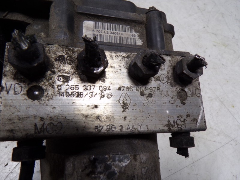 Recambio de abs para opel movano b kasten/combi 2.3 cdti referencia OEM IAM 95516437 476608497R 0265237094