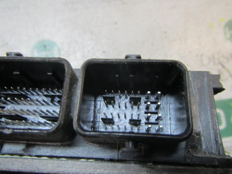 Recambio de centralita motor uce para renault clio iii expression referencia OEM IAM   